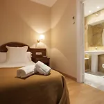 Trafalgar Hotel 3*